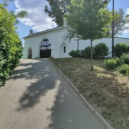 Chalupa V Zahrade Mezi Vinohrady Apartament