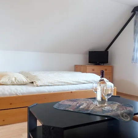 Chalupa V Zahrade Mezi Vinohrady Apartament *